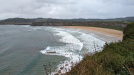 Surferos-playa-Langre (1).jpg